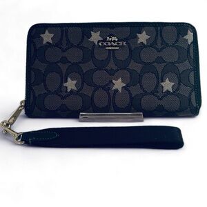 Coach Dempsey Large Phone Wallet In Sig Jacquard With Star Embroidery. NWOT